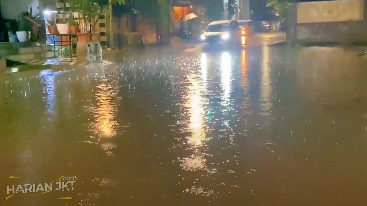 Banjir di Joglo Jakbar, Jalan Raya Lumpuh dan Macet Parah